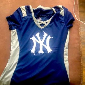 Women’s small ny Yankees tee shirt